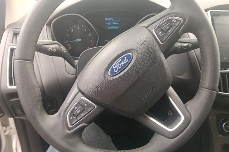 Used Ford Focus 2015 Sedan 1.6L Automatic Trend Model Steering Wheel