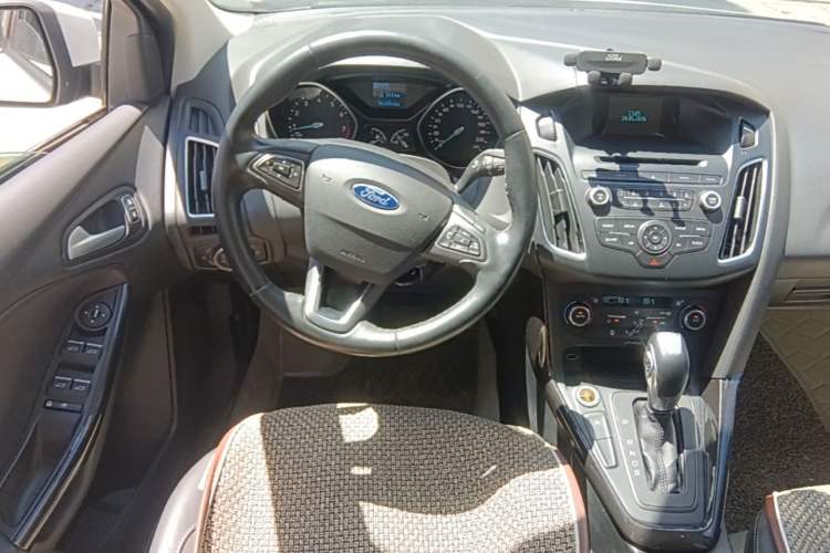 Used Ford Focus 2015 Sedan EcoBoost 125 Automatic Supreme Style Edition Steering Wheel