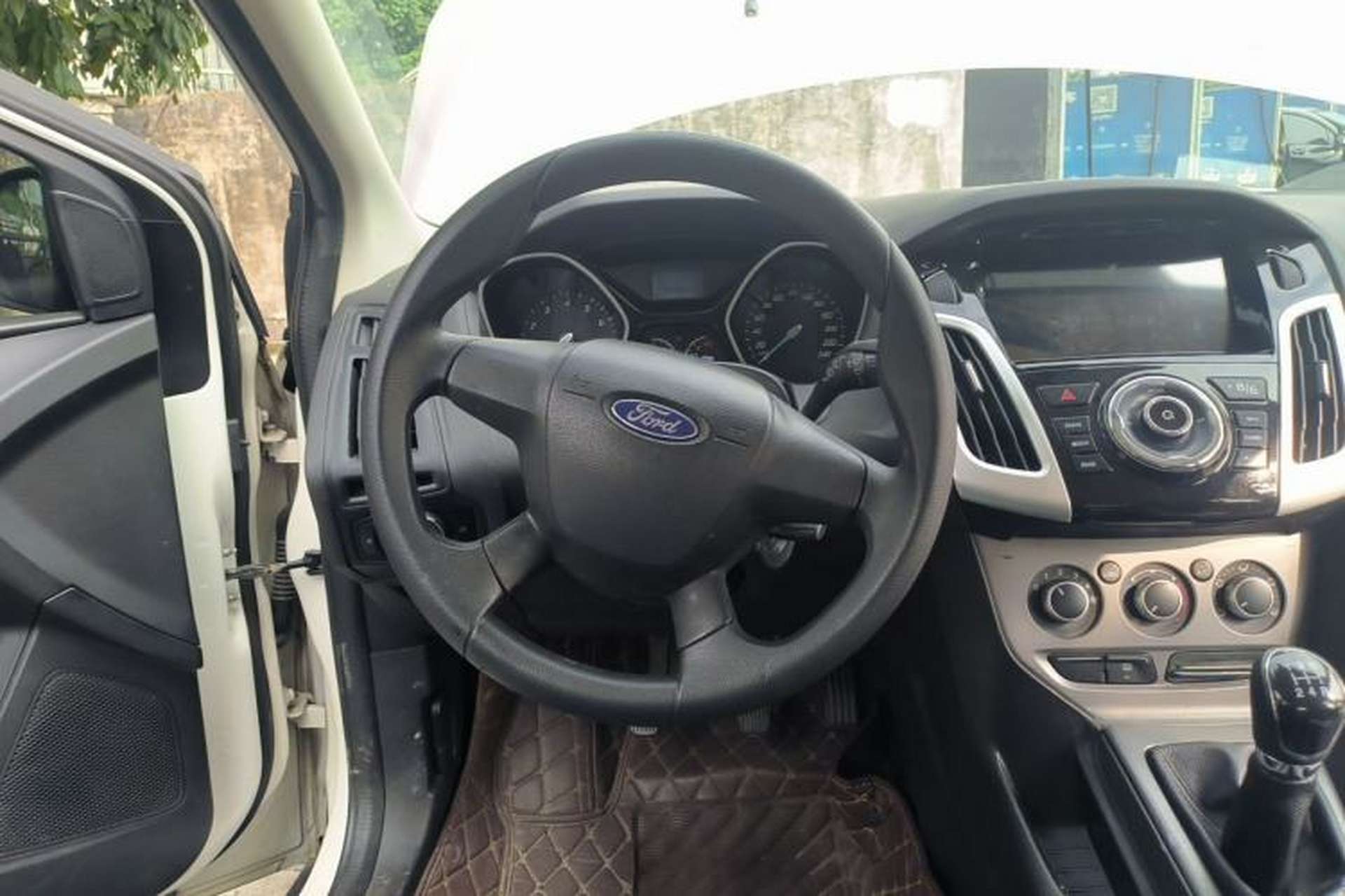 Used Ford Focus 2015 Sedan 1.6L Manual Comfort Model Steering Wheel