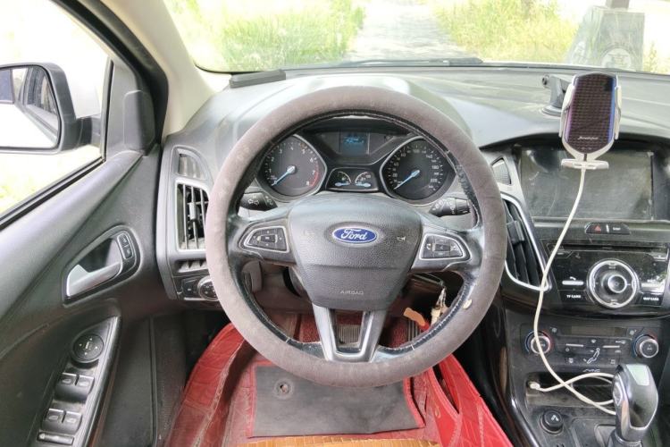 Used Ford Focus 2015 Hatchback 1.6L Automatic Fashion Edition Steering Wheel