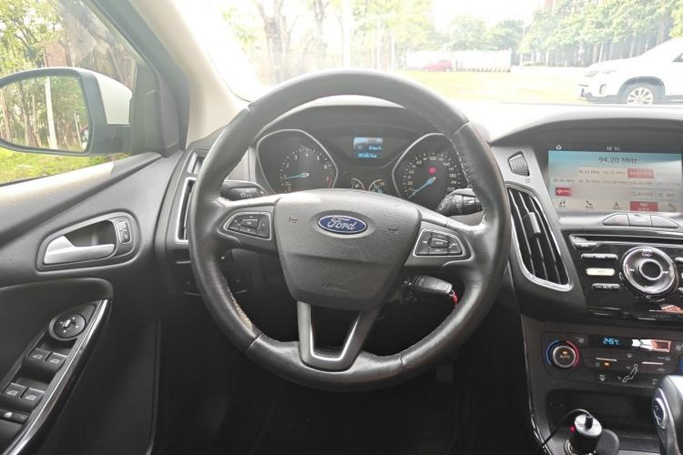 Used Ford Focus 2015 Hatchback EcoBoost 125 Automatic Supreme Style Edition Steering Wheel