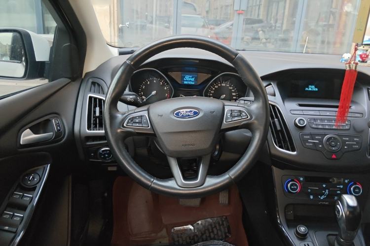 Used Ford Focus 2015 Hatchback 1.6L Automatic Fashion Edition Steering Wheel