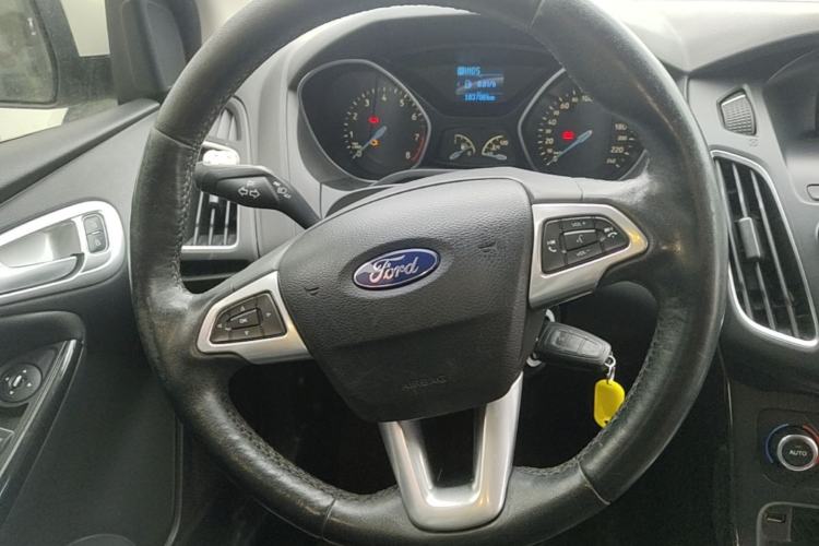 Used Ford Focus 2015 Hatchback EcoBoost 125 Automatic Supreme Style Edition Steering Wheel