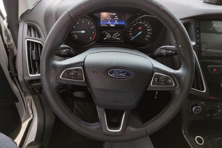 Used Ford Focus 2015 Hatchback EcoBoost 180 Automatic Elite Model Steering Wheel