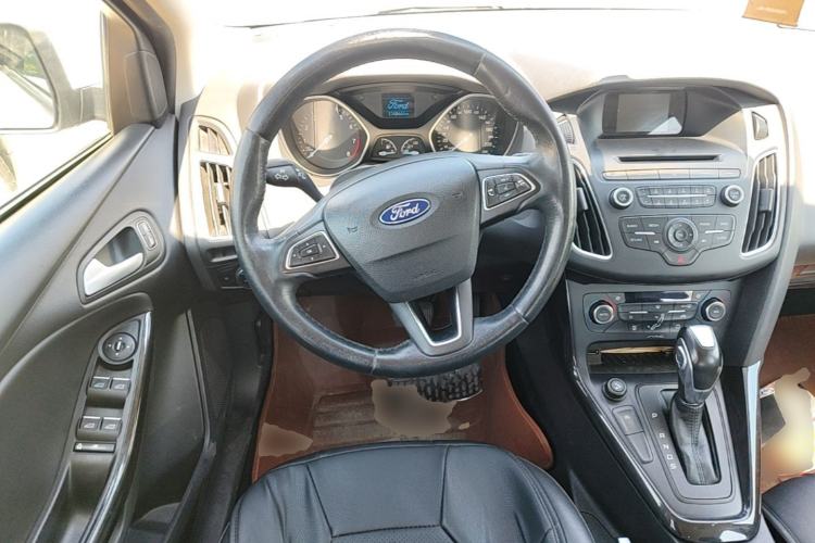 Used Ford Focus 2015 Hatchback EcoBoost 125 Automatic Supreme Style Edition Steering Wheel
