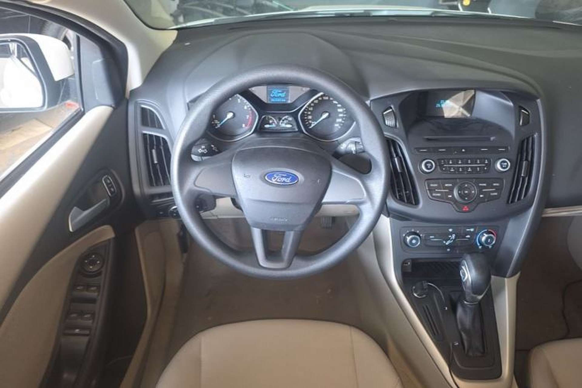 Used Ford Focus 2015 Sedan 1.6L Automatic Comfort Model Steering Wheel