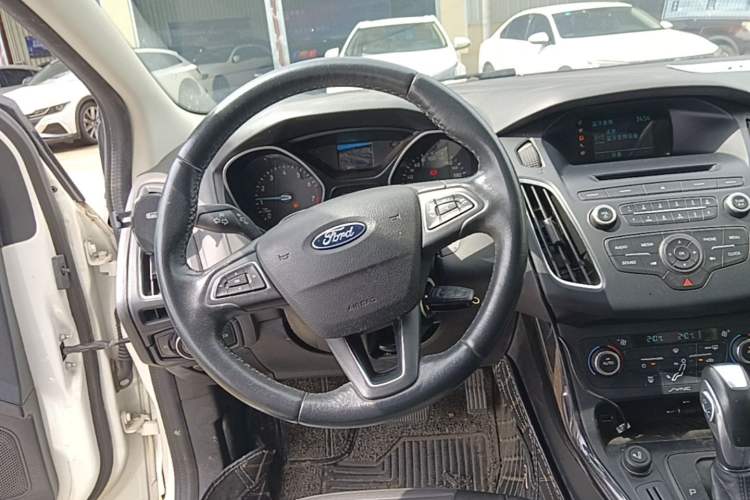 Used Ford Focus 2015 Sedan 1.6L Automatic Trend Model Steering Wheel