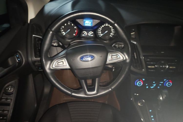 Used Ford Focus 2015 Hatchback 1.6L Automatic Fashion Edition Steering Wheel