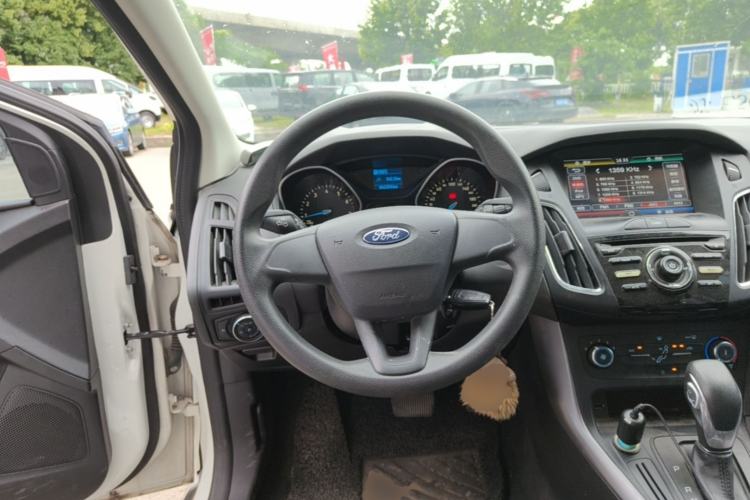 Used Ford Focus 2015 Hatchback 1.6L Automatic Comfort Model Steering Wheel
