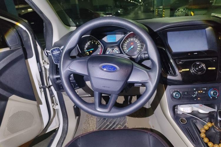 Used Ford Focus 2015 Sedan 1.6L Manual Comfort Model Steering Wheel