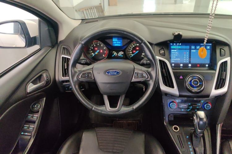 Used Ford Focus 2015 Hatchback 1.6L Automatic Fashion Edition Steering Wheel