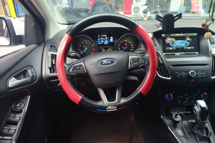 Used Ford Focus 2015 Sedan EcoBoost 180 Automatic Elite Model Steering Wheel