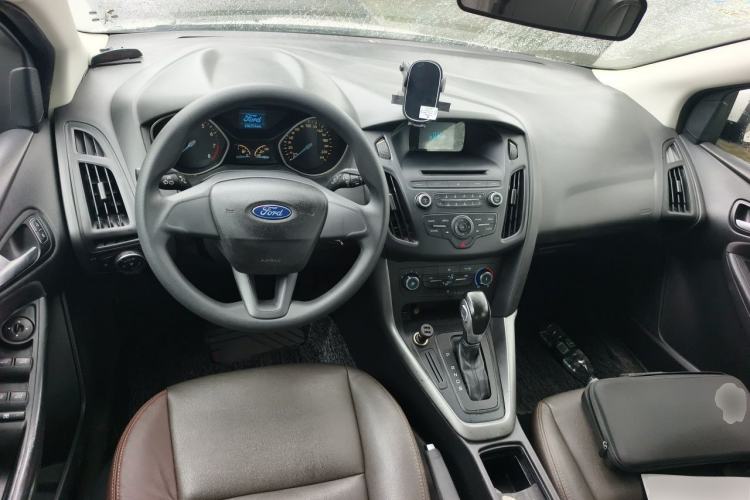 Used Ford Focus 2015 Hatchback 1.6L Automatic Comfort Model Steering Wheel