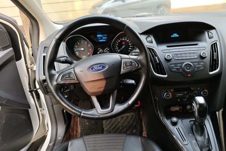 Used Ford Focus 2015 Hatchback 1.6L Automatic Fashion Edition Steering Wheel