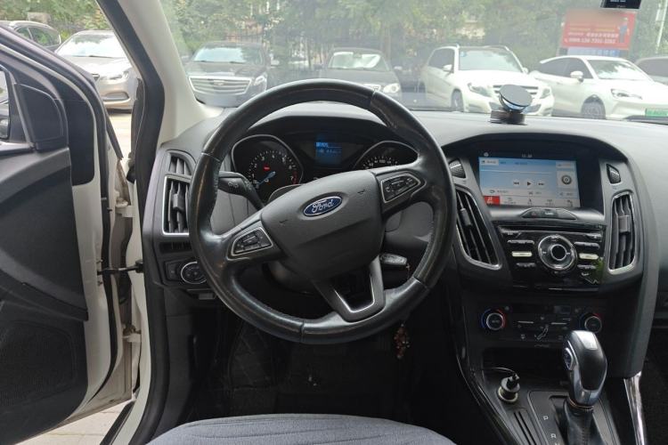 Used Ford Focus 2015 Hatchback 1.6L Automatic Fashion Edition Steering Wheel