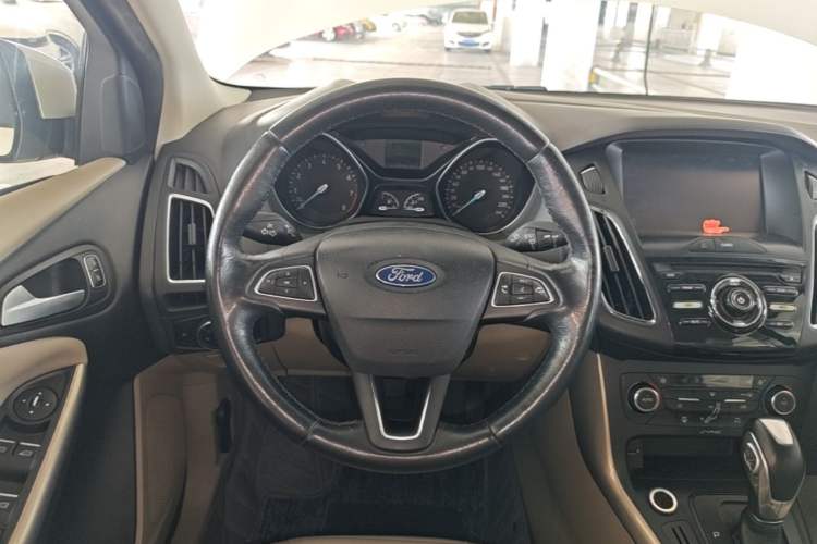 Used Ford Focus 2015 Sedan 1.6L Automatic Trend Model Steering Wheel