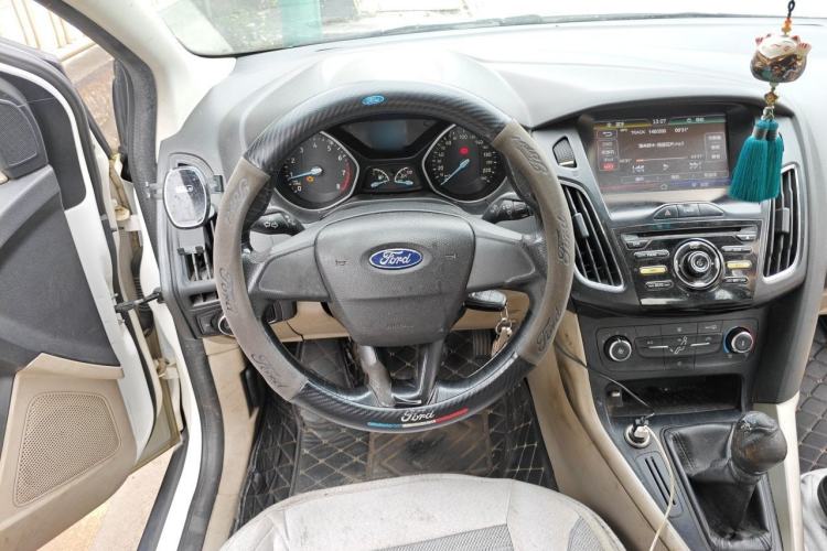 Used Ford Focus 2015 Sedan 1.6L Manual Comfort Model Steering Wheel