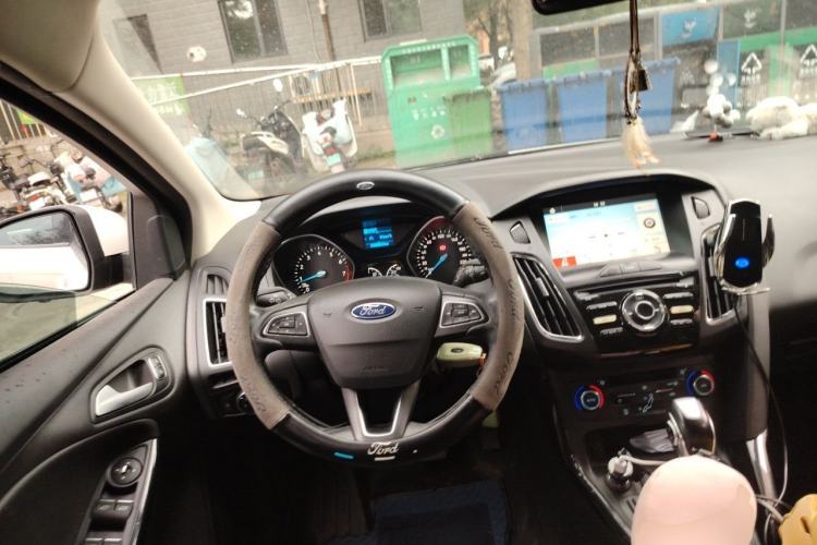 Used Ford Focus 2015 Hatchback 1.6L Automatic Fashion Edition Steering Wheel