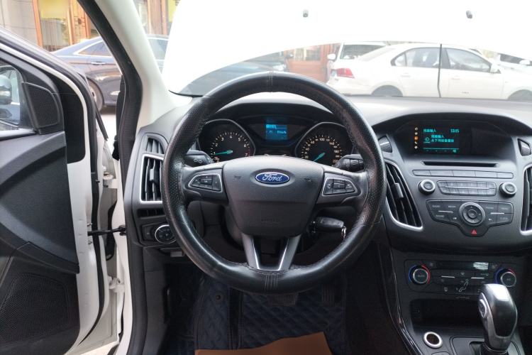Used Ford Focus 2015 Sedan 1.6L Automatic Trend Model Steering Wheel