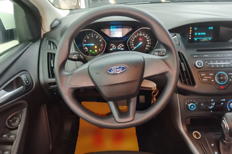 Used Ford Focus 2015 Hatchback 1.6L Automatic Comfort Model Steering Wheel