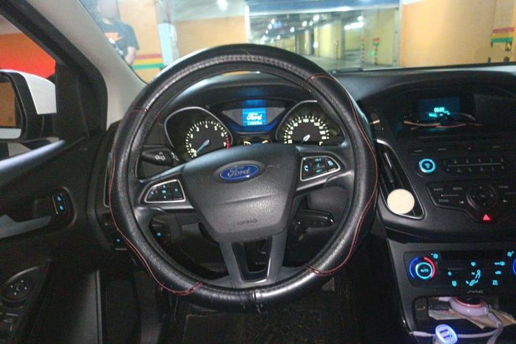 Used Ford Focus 2015 Sedan 1.6L Manual Fashion Edition Steering Wheel