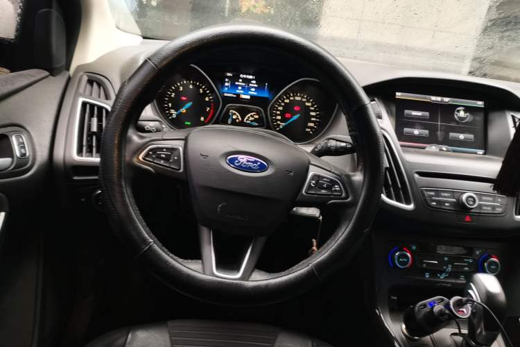 Used Ford Focus 2015 Hatchback EcoBoost 180 Automatic Elite Model Steering Wheel