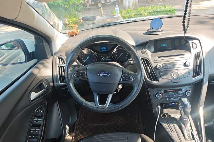 Used Ford Focus 2015 Hatchback 1.6L Automatic Fashion Edition Steering Wheel