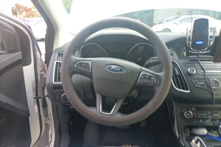 Used Ford Focus 2015 Sedan 1.6L Automatic Trend Model Steering Wheel