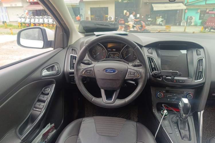 Used Ford Focus 2015 Hatchback EcoBoost 180 Automatic Elite Model Steering Wheel