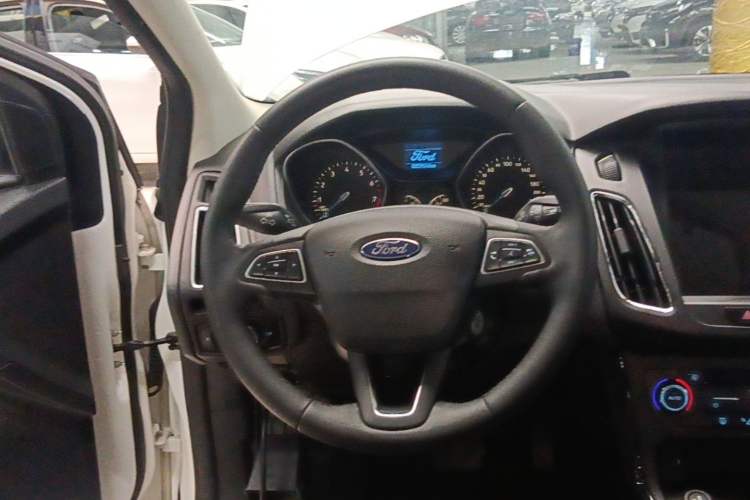 Used Ford Focus 2015 Sedan 1.6L Automatic Trend Model Steering Wheel