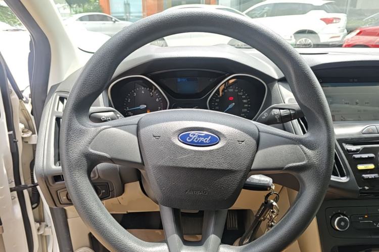 Used Ford Focus 2015 Sedan 1.6L Automatic Comfort Model Steering Wheel