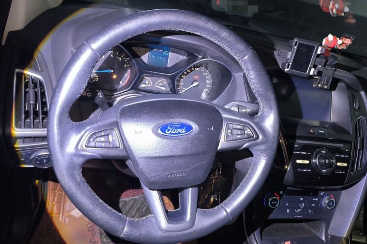Used Ford Focus 2015 Sedan 1.6L Manual Fashion Edition Steering Wheel