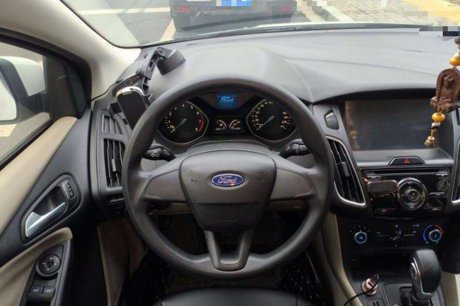 Used Ford Focus 2015 Sedan 1.6L Automatic Comfort Model Steering Wheel