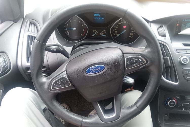 Used Ford Focus 2015 Sedan 1.6L Automatic Trend Model Steering Wheel