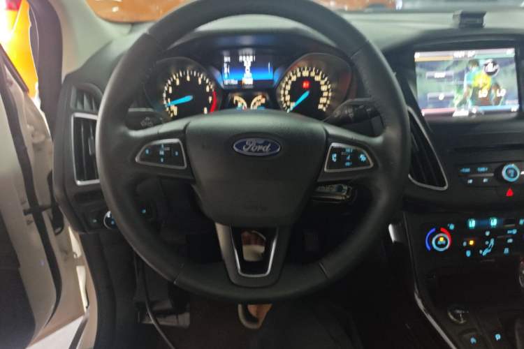 Used Ford Focus 2015 Sedan EcoBoost 180 Automatic Elite Model Steering Wheel