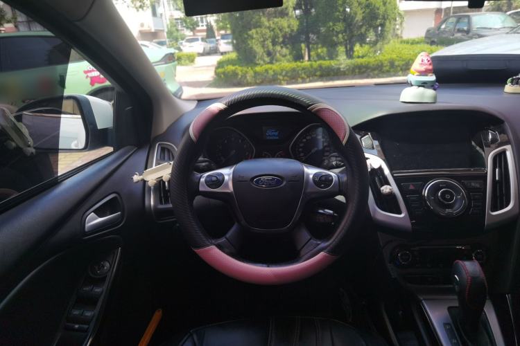 Used Ford Focus 2015 Sedan 1.6L Automatic Trend Model Steering Wheel
