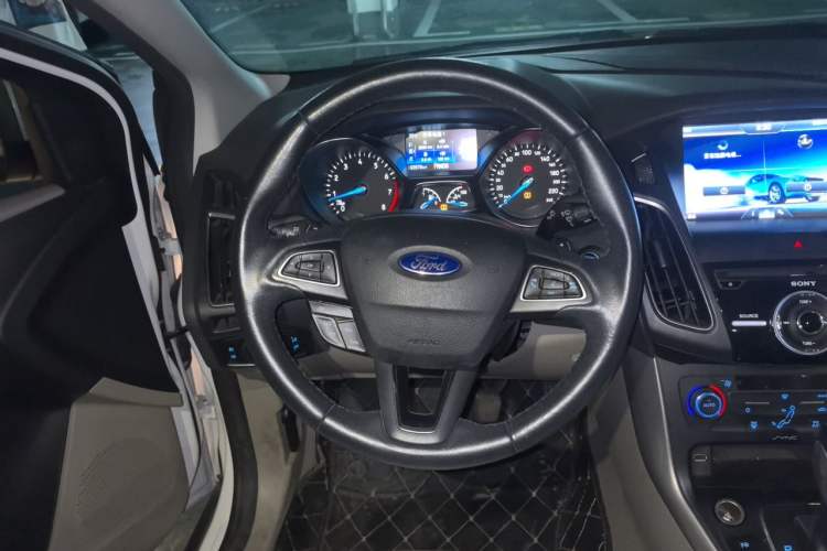 Used Ford Focus 2015 Sedan EcoBoost 180 Automatic Flagship Model Steering Wheel