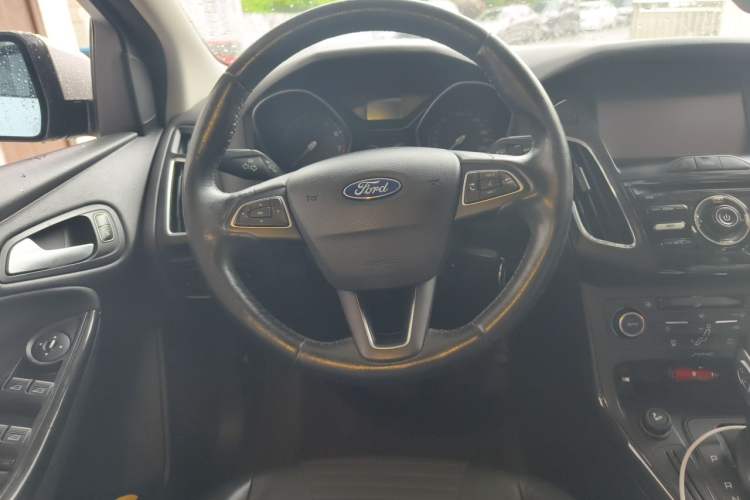 Used Ford Focus 2015 Sedan 1.6L Automatic Trend Model Steering Wheel