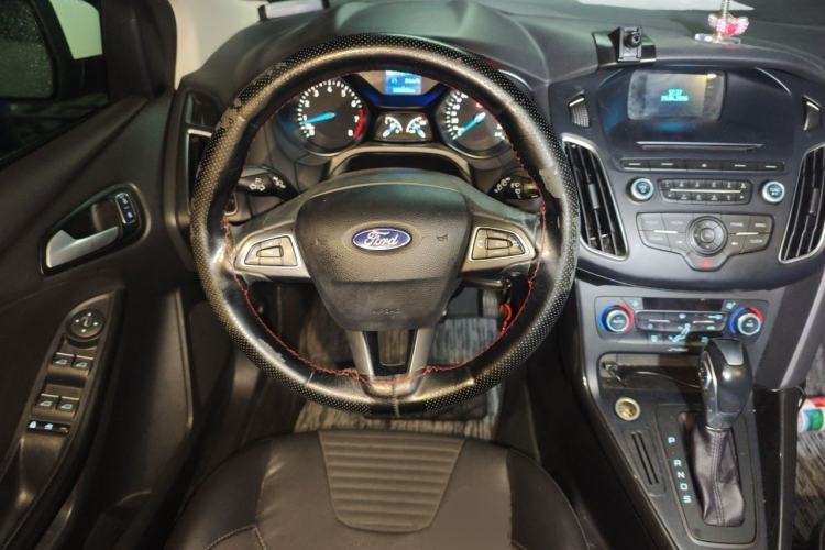 Used Ford Focus 2015 Hatchback 1.6L Automatic Fashion Edition Steering Wheel
