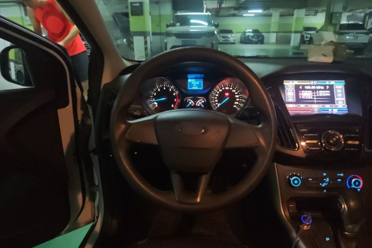 Used Ford Focus 2015 Hatchback 1.6L Automatic Comfort Model Steering Wheel