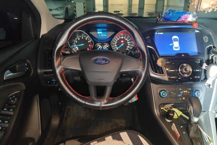 Used Ford Focus 2015 Hatchback 1.6L Automatic Comfort Model Steering Wheel