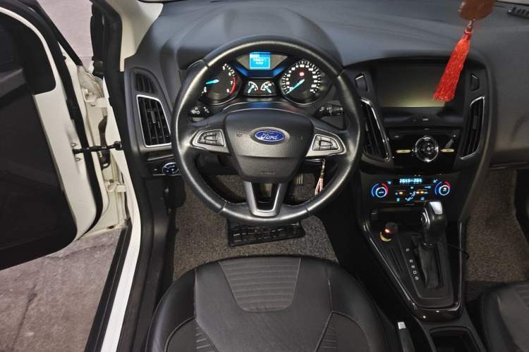 Used Ford Focus 2015 Sedan 1.6L Automatic Trend Model Steering Wheel