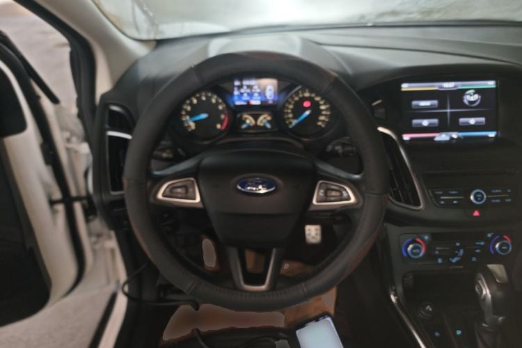 Used Ford Focus 2015 Sedan EcoBoost 180 Automatic Elite Model Steering Wheel