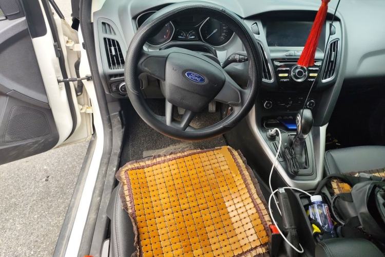 Used Ford Focus 2015 Hatchback 1.6L Automatic Comfort Model Steering Wheel