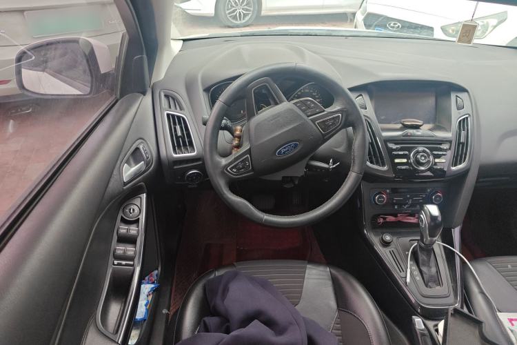 Used Ford Focus 2015 Hatchback 1.6L Automatic Fashion Edition Steering Wheel