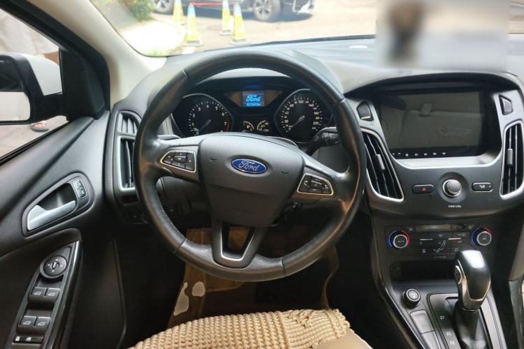 Used Ford Focus 2015 Sedan EcoBoost 125 Automatic Supreme Style Edition Steering Wheel