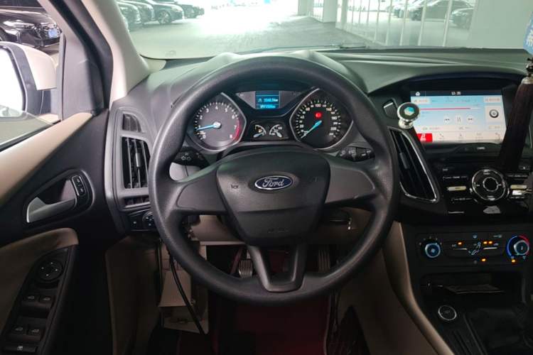 Used Ford Focus 2015 Sedan 1.6L Manual Comfort Model Steering Wheel