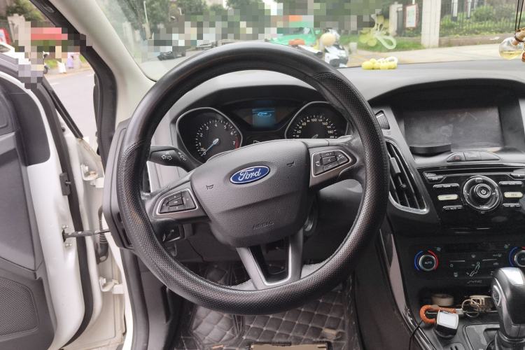 Used Ford Focus 2015 Hatchback 1.6L Automatic Fashion Edition Steering Wheel