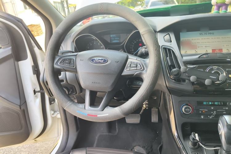 Used Ford Focus 2015 Hatchback 1.6L Automatic Fashion Edition Steering Wheel
