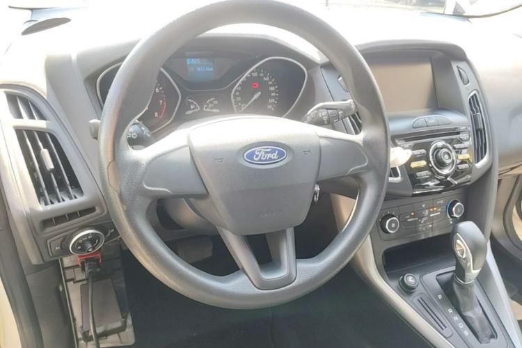 Used Ford Focus 2015 Hatchback 1.6L Automatic Comfort Model Steering Wheel